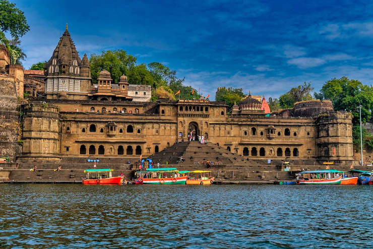 MAHESHWAR TOUR 7100/- (mahakaltourandtravels)